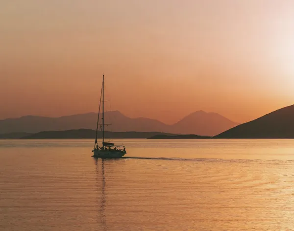 More Sailing, photo 2