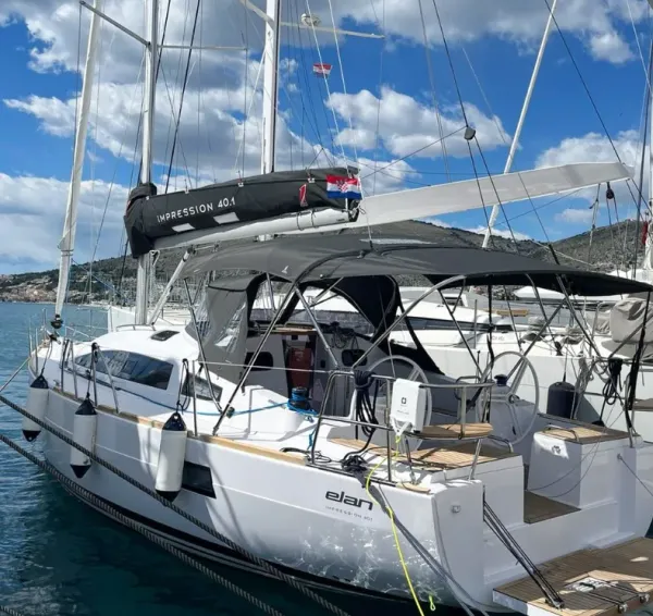 More Yacht Club, photo 1